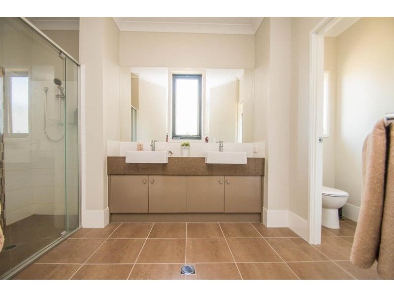 12-16 Martin Place, Tamborine QLD 4270