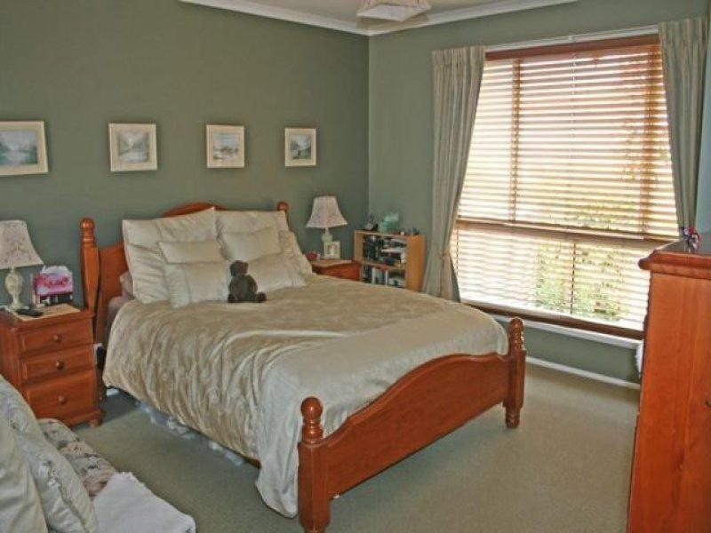 11 Lamington Parade, Tamborine Mountain QLD 4272