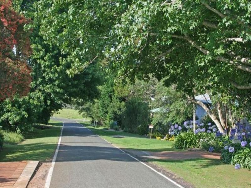 11 Lamington Parade, Tamborine Mountain QLD 4272