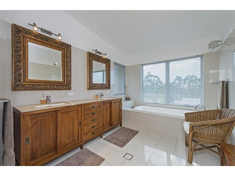 6 Sumatra Court, Tamborine Mountain QLD 4272