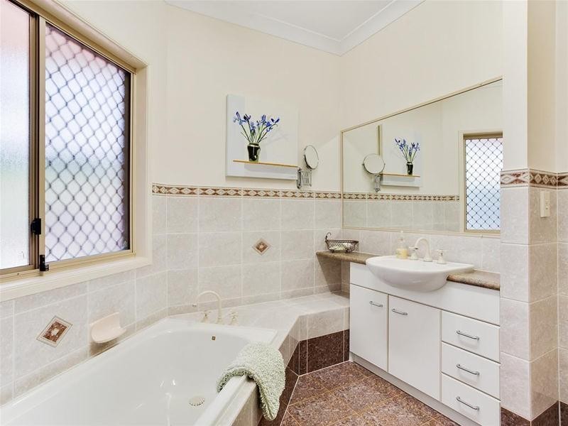 39 Freemont Drive, Tamborine Mountain QLD 4272