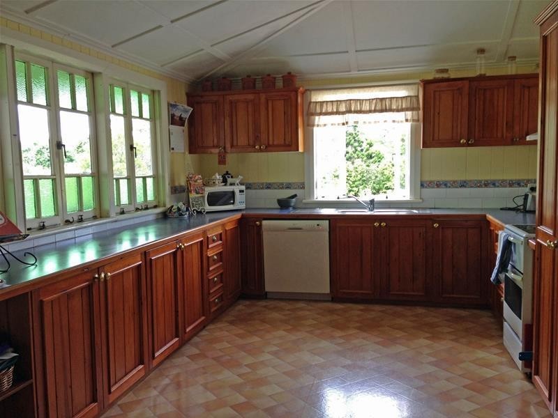 11 Holt Road, Tamborine Mountain QLD 4272