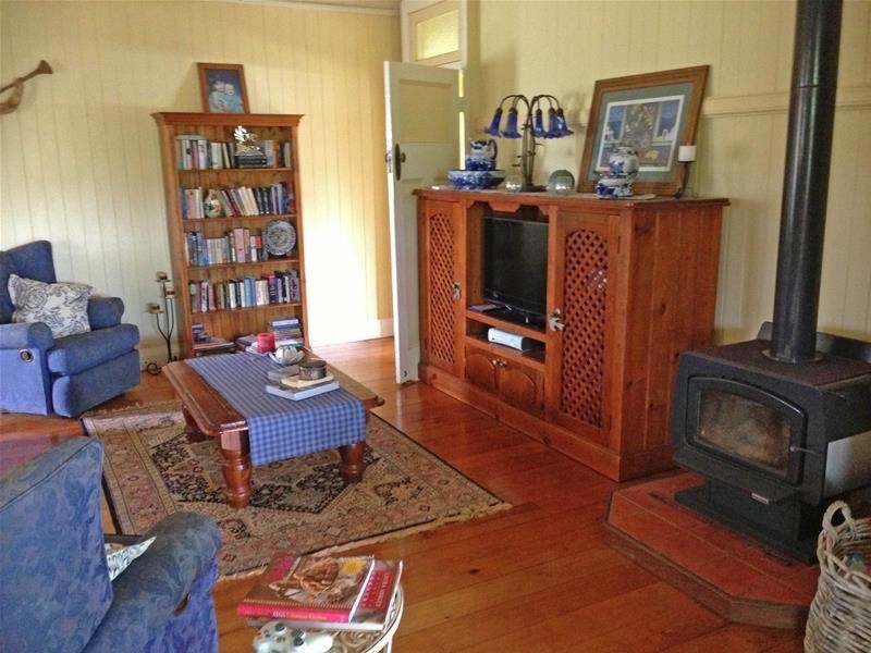 11 Holt Road, Tamborine Mountain QLD 4272