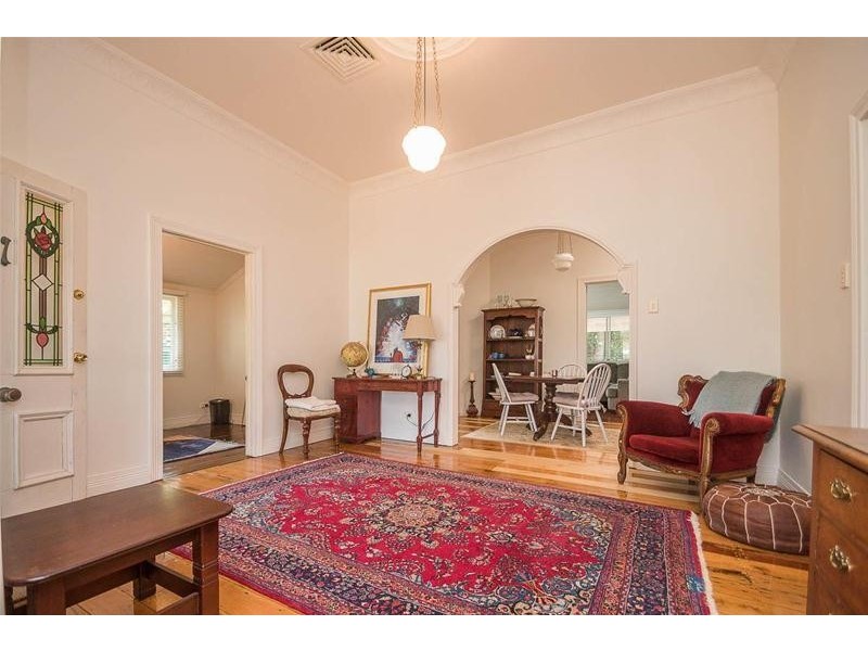 8 Beechmont Avenue, Tamborine Mountain QLD 4272