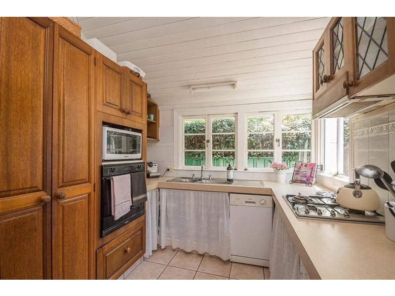 8 Beechmont Avenue, Tamborine Mountain QLD 4272