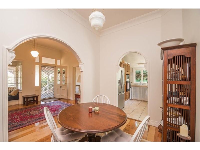 8 Beechmont Avenue, Tamborine Mountain QLD 4272