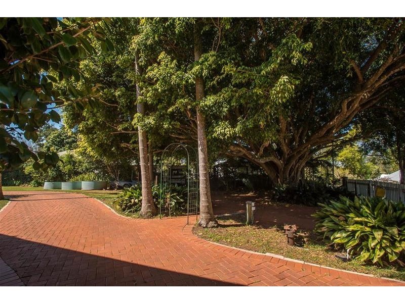 8 Beechmont Avenue, Tamborine Mountain QLD 4272