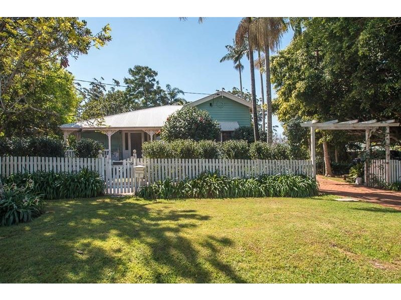 8 Beechmont Avenue, Tamborine Mountain QLD 4272