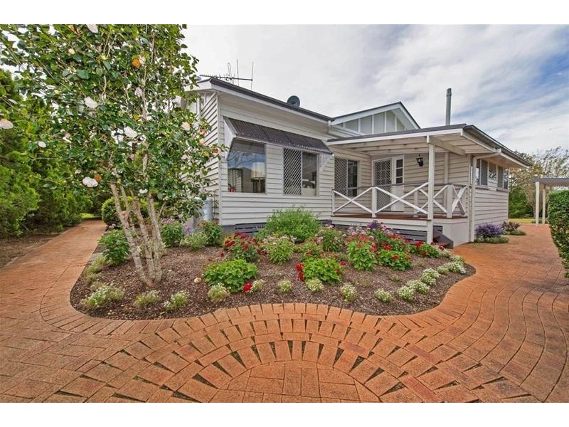 102 Beacon Road, Tamborine Mountain QLD 4272