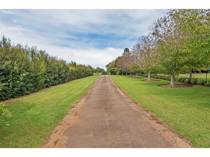 102 Beacon Road, Tamborine Mountain QLD 4272