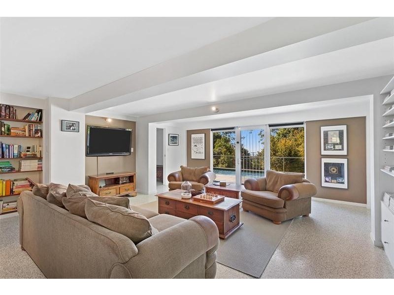 25 Palm Grove Avenue, Tamborine Mountain QLD 4272