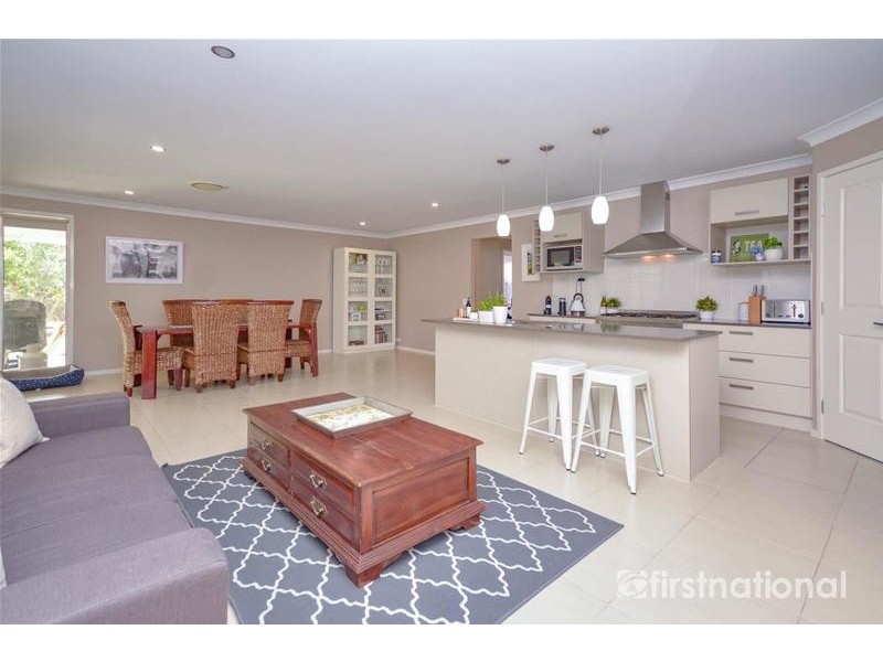 25 Bushland Place, Maudsland QLD 4210