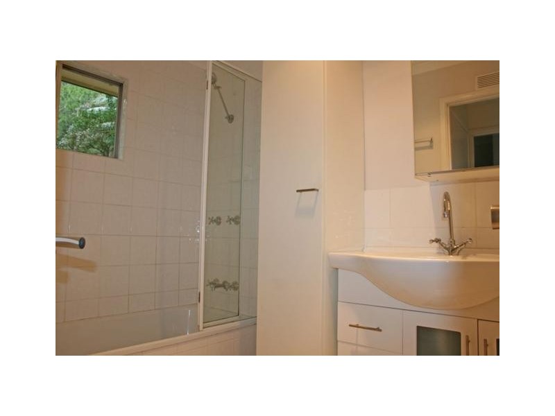 9 Kinabalu Drive, Eagle Heights QLD 4271