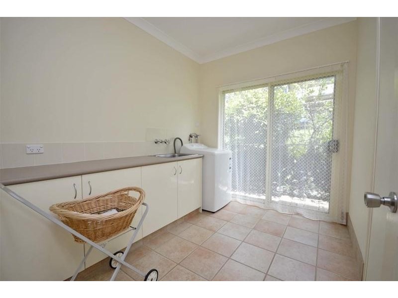 2-4 Ambon Court, Tamborine Mountain QLD 4272