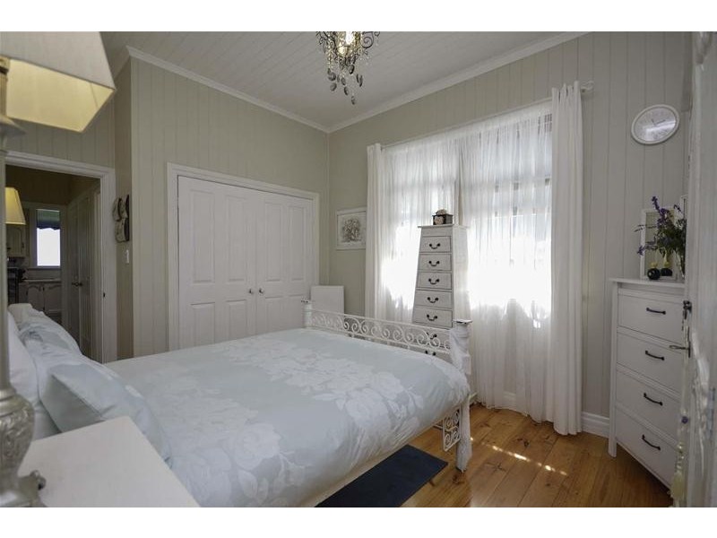 208 Beacon Road, Tamborine Mountain QLD 4272