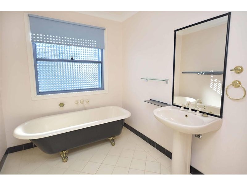 64 Pacific Parade, Tamborine Mountain QLD 4272