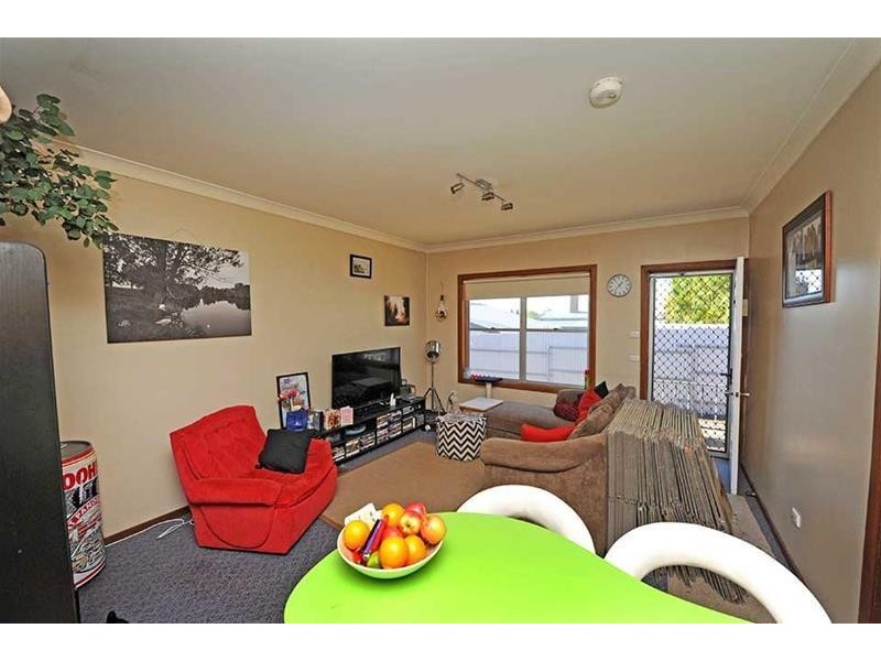 2/181 High Street, East Maitland NSW 2323