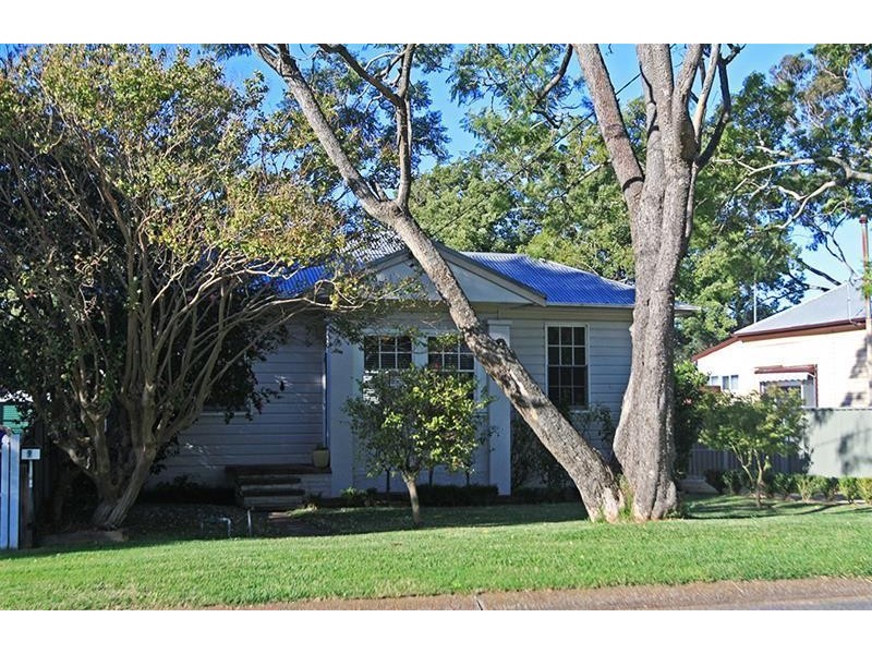 9 Nichols Street, Lorn NSW 2320