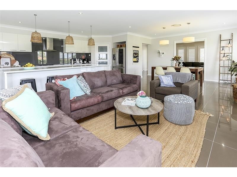 3 Hilltop Crescent, Bolwarra Heights NSW 2320