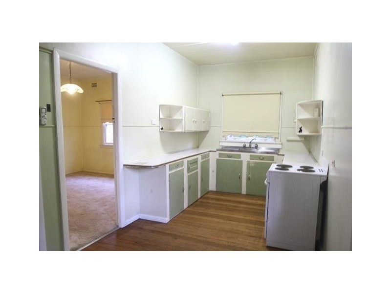 8 Queen Street, Rutherford NSW 2320