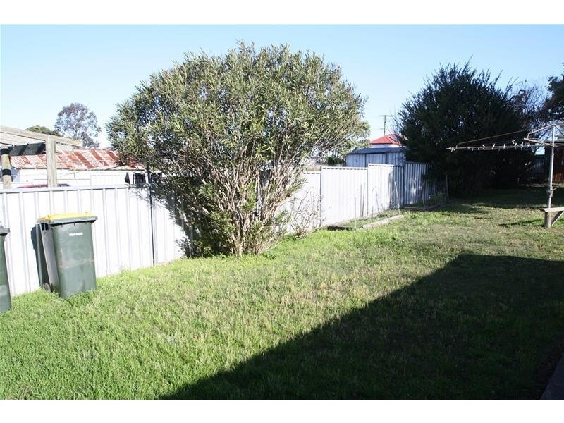 8 Queen Street, Rutherford NSW 2320