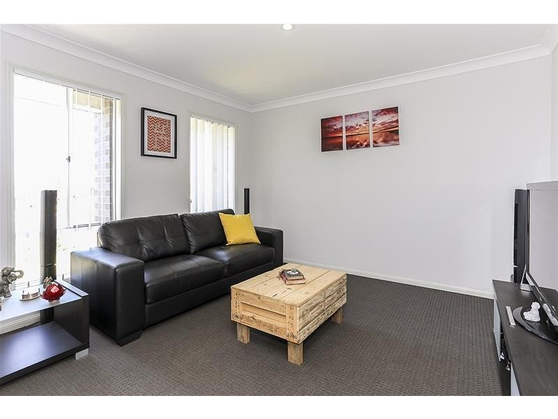 8 Babbler Way, Aberglasslyn NSW 2320