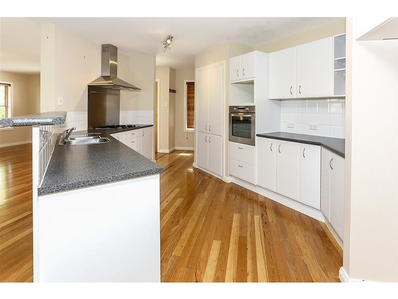 7 Natalie Close, Tenambit NSW 2323