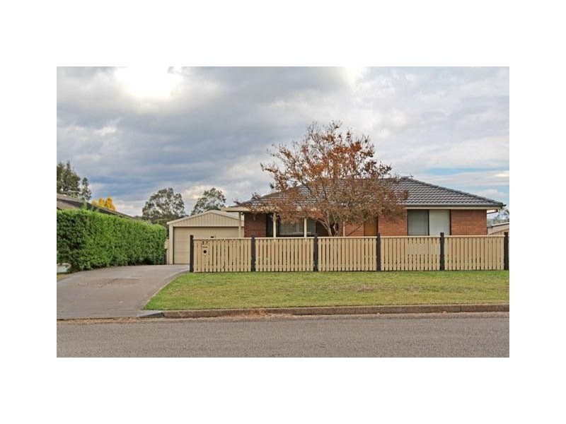 27 Clayton Crescent, Rutherford NSW 2320