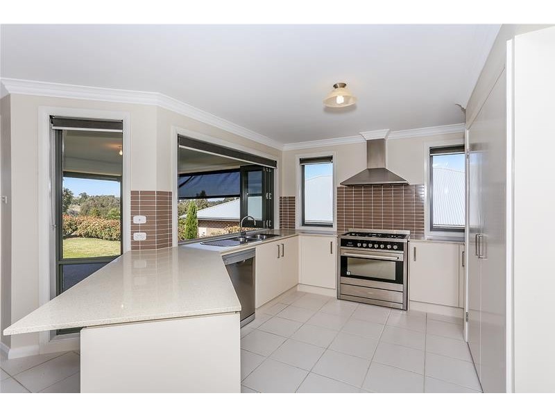 1 Capital Terrace, Bolwarra Heights NSW 2320