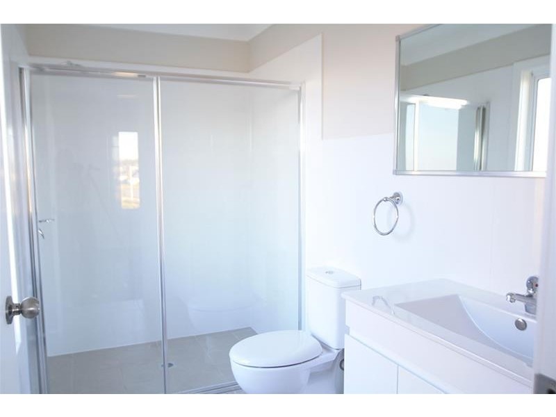 2/49 Finch Crescent, Aberglasslyn NSW 2320