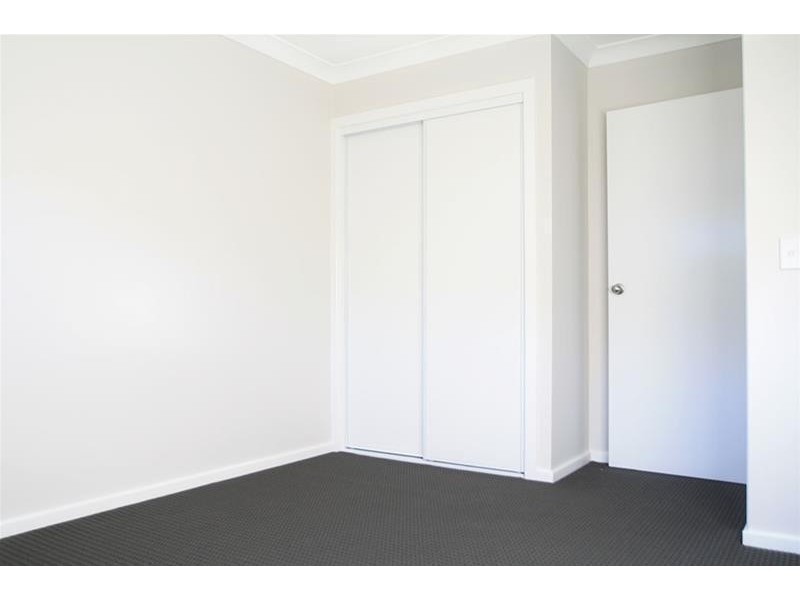 2/49 Finch Crescent, Aberglasslyn NSW 2320