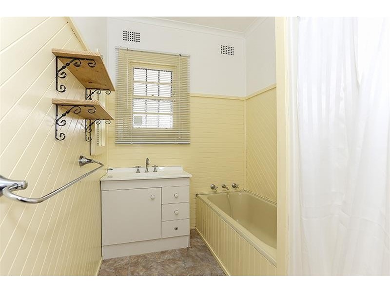 18 Hinder Street, East Maitland NSW 2323