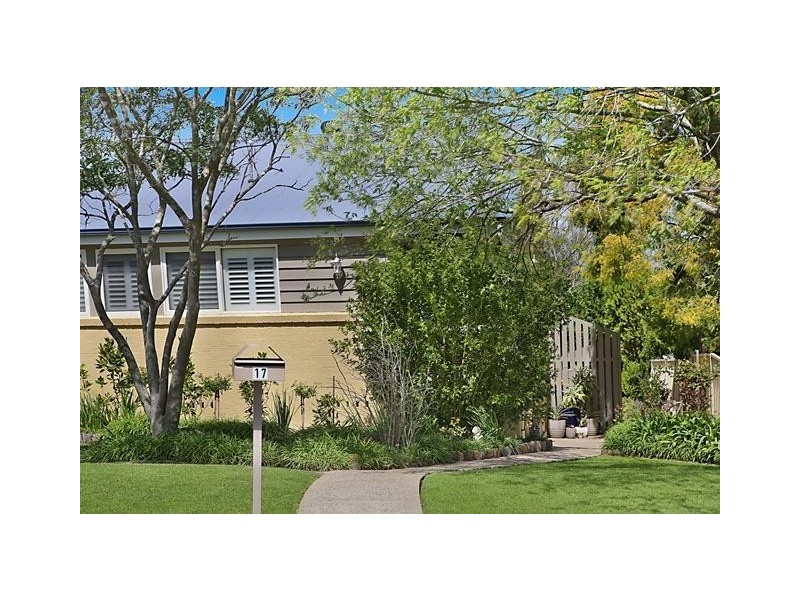 17 April Crt, Bolwarra Heights NSW 2320