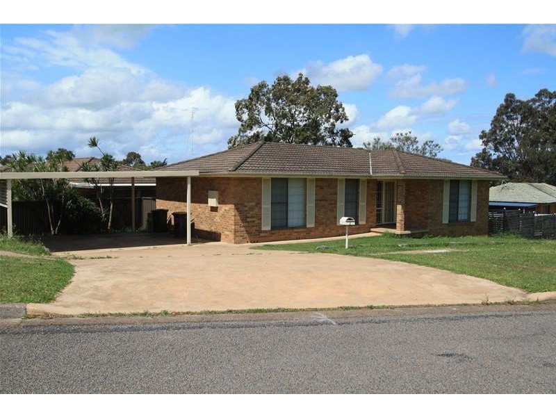 2  Gorton Close, Metford NSW 2323