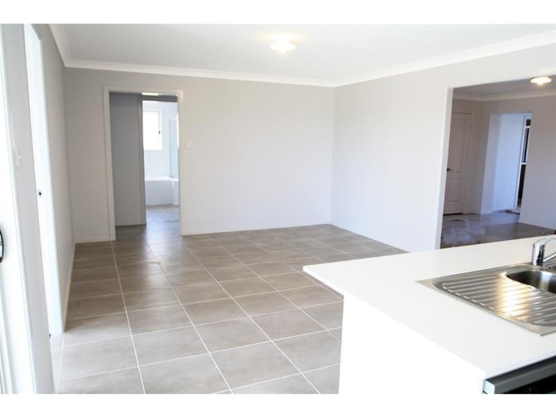 14 Vikki Avenue, Aberglasslyn NSW 2320