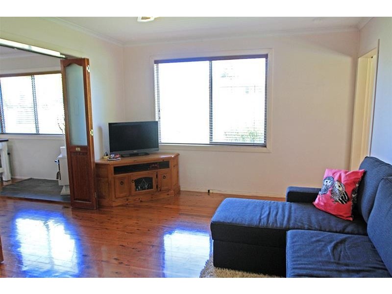 2A  Little Park Street, Greta NSW 2334