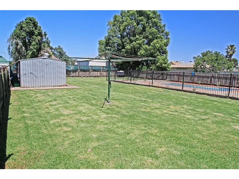 2A  Little Park Street, Greta NSW 2334