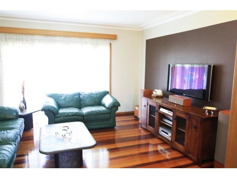 8 Collinson Street, Tenambit NSW 2323