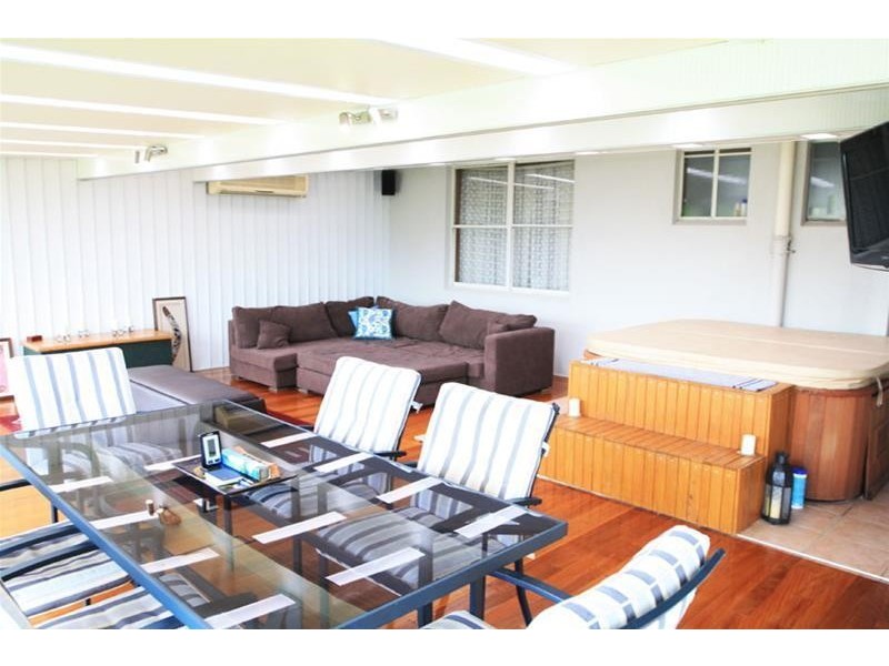 8 Collinson Street, Tenambit NSW 2323