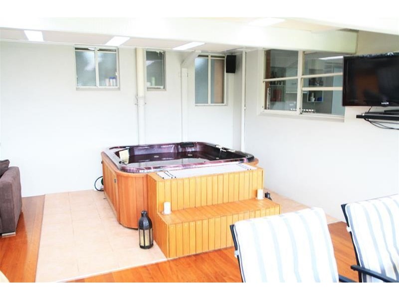 8 Collinson Street, Tenambit NSW 2323