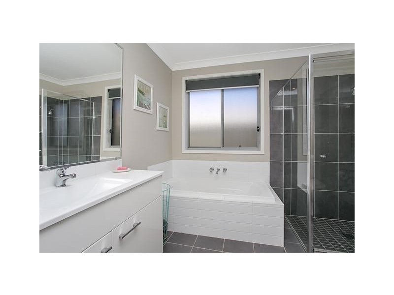 11 Flametree Close, Aberglasslyn NSW 2320