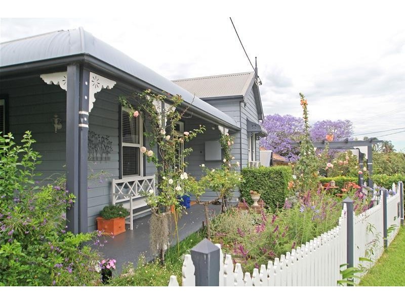 16 Thomas Street, Telarah NSW 2320