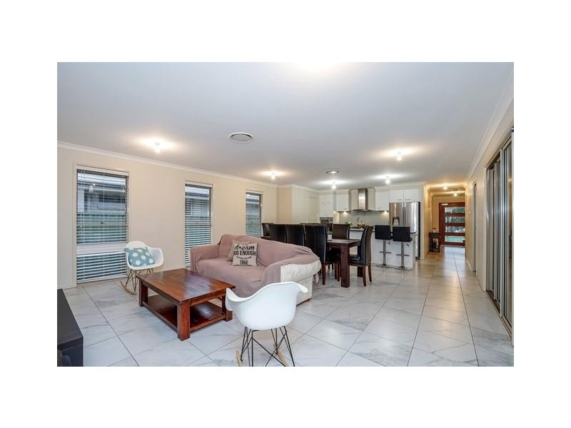 25 Hinchinbrook Close, Ashtonfield NSW 2323