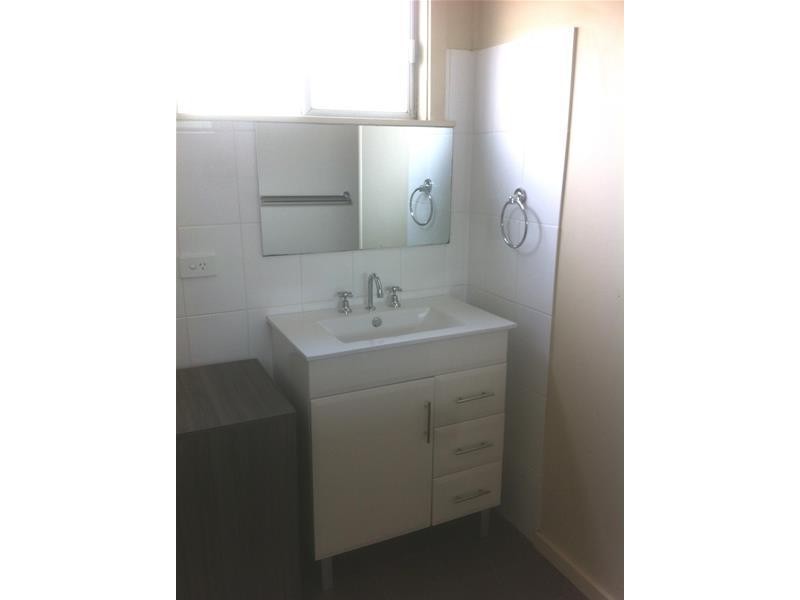 2/233 New England Highway, Rutherford NSW 2320