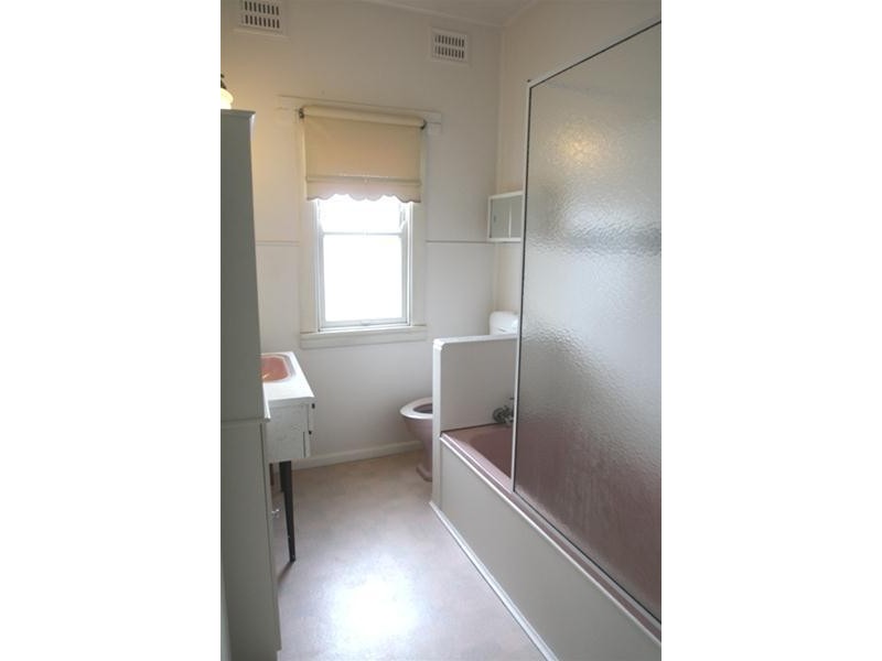 8 Queen Street, Rutherford NSW 2320