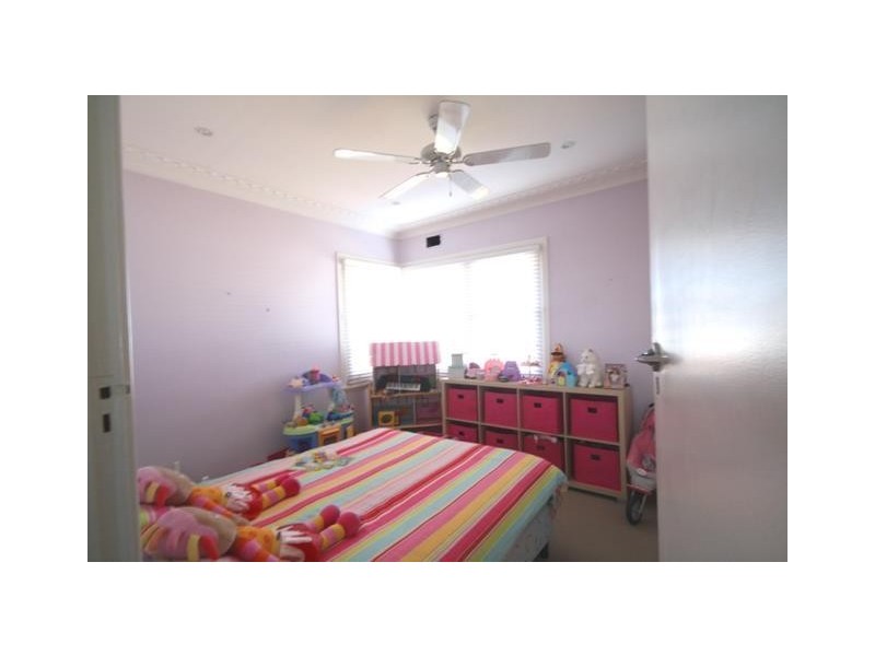 4 Fourth Avenue, Rutherford NSW 2320