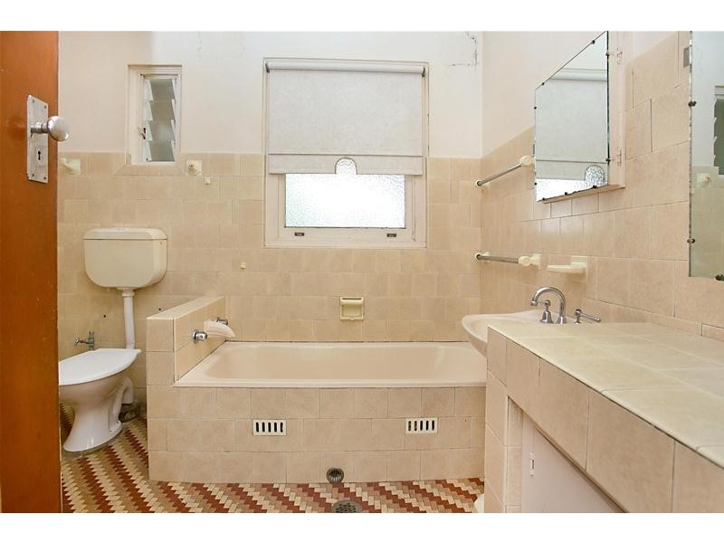 243 New England Highway, Rutherford NSW 2320