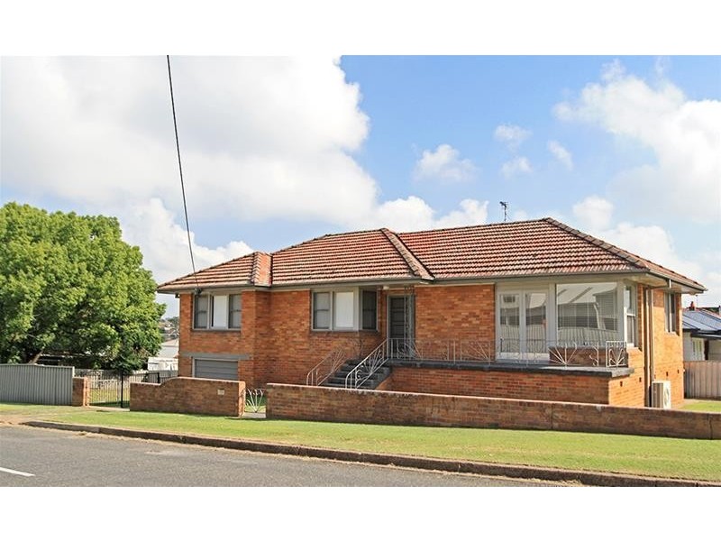 4 Fourth Avenue, Rutherford NSW 2320