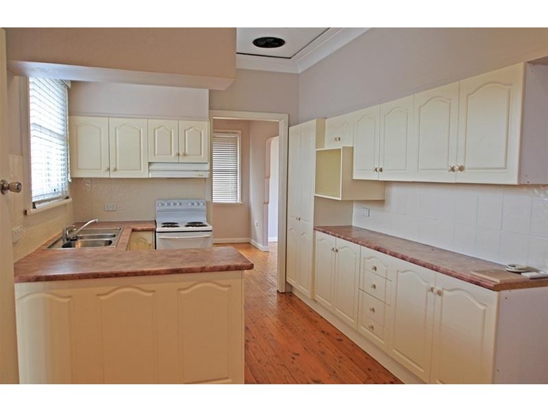 4 Fourth Avenue, Rutherford NSW 2320