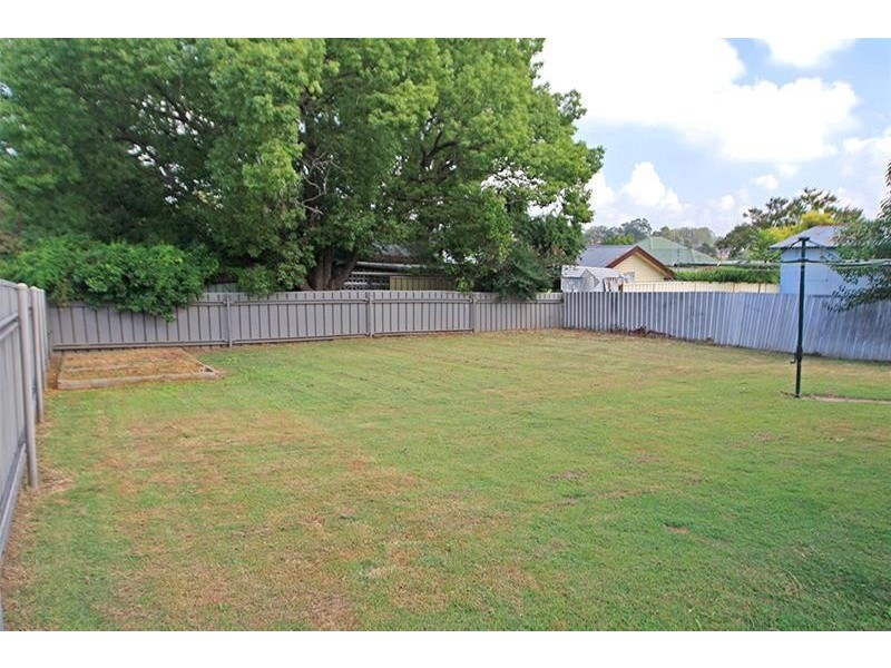 4 Fourth Avenue, Rutherford NSW 2320